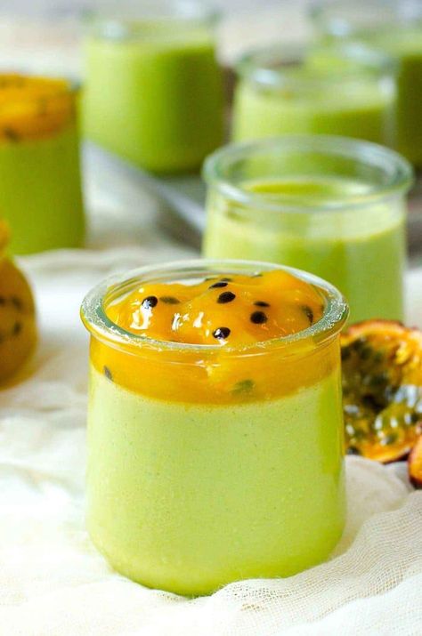 Creamy Matcha Panna Cotta (Green Tea Panna Cotta) with sweet, fruity, tart Passion Fruit Mango Compote. A simple make ahead dessert that is light, refreshing and perfect for parties! Matcha Panna Cotta Recipe, Matcha Powder Recipes, Matcha Panna Cotta, Mango Compote, Creamy Matcha, Passion Fruit Curd, Fruit Mango, Matcha Dessert, Compote Recipe