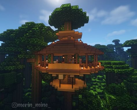 A rounded starter house in a tree, in the jungle! A great view of the desert where you can migrate on rainy days 😎 ———————————— ▪️medial… | Instagram Minecraft Treehouses Jungle, Jungle Tree House Minecraft, Tree House In Minecraft, Tree House Minecraft, House In A Tree, Minecraft Jungle House, Minecraft Treehouses, Minecraft Tree, Minecraft Shaders