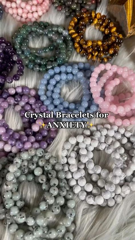 Crystal Bracelet Aesthetic, Bracelets Aesthetic, Body Jewelry Diy, Bracelet Aesthetic, Crystal Healing Chart, Crystal Vibes, Crystal Bead Jewelry, Crystal Aesthetic, Crystals Healing Properties