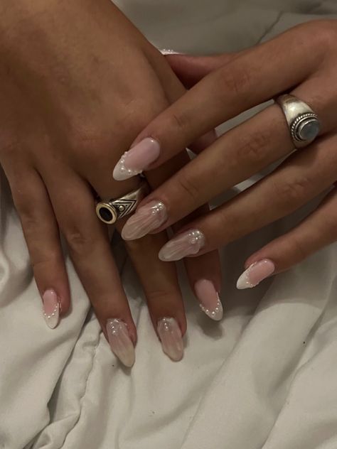 Chrome French Nails With Pearls, Chrome Nails With Pearl Beads, Mermaid Nails With Pearls, Aurora French Tip Nails, Mermaid Crome Nails, French Tip Mermaid Nails, Neutral Mermaid Nails, Aura Nails With Pearls, Vanilla Chrome French Nails