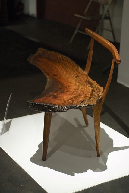 Tripp Carpenter George Nakashima, Furniture Design Chair, Live Edge Furniture, Woodworking Inspiration, Log Furniture, Woodworking Furniture, Wooden Chair, Mid Century Modern Design, Wood Chair