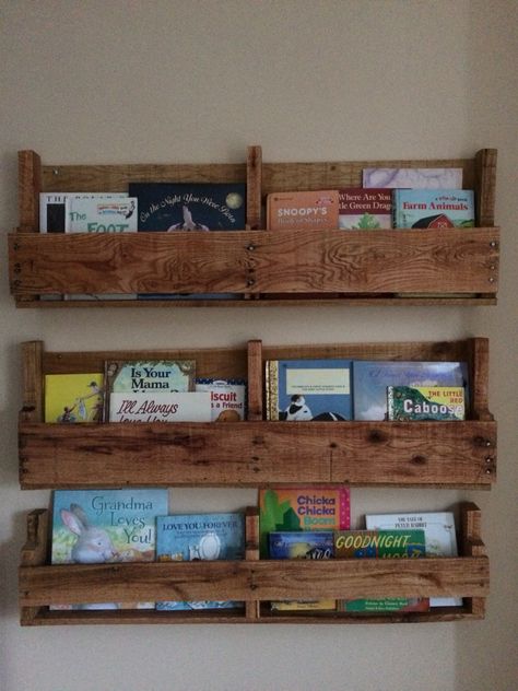 Pallet book shelves Bookshelves Pallet, Bookshelves Made From Pallets, Bookshelf Made From Pallets, Wood Pallet Bookshelf, Wooden Pallet Bookshelf, Wooden Pallet Book Shelves, Pallet Bookshelves, Pallet Board Bookshelf, Diy Bookshelf Kids