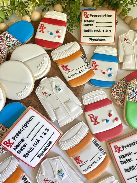 Pill Cookies Decorated, Pharmacy Cookies Decorated, Get Well Soon Cookies Decorated, Pharmacy School Graduation Party, Pharmacy School Graduation, Medical Cookies, Medical Party, Pharmacy School, Cookies Ideas