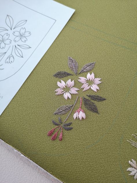 Korean Embroidery Design, Embroidery On Brown Fabric, Korean Embroidery, Handkerchief Embroidery, Hand Beaded Embroidery, Simple Embroidery Designs, Floral Border Design, Handmade Embroidery Designs, Embroidery Book