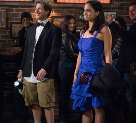 Brooklyn Nine-Nine: Jake and Amy Unique And Easy Halloween Costumes, Brooklyn 99 Costume Halloween, Brooklyn Nine Nine Costumes, Jake Peralta And Amy Santiago Costume, Jake Peralta Halloween Costume, Amy And Jake Costume, B99 Halloween Costume, Brooklyn Nine Nine Halloween Costume, Jake And Amy Costume