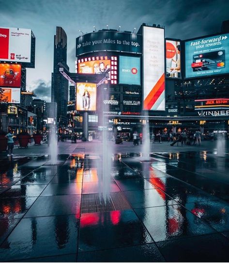 Dundas Square Toronto, Queen Of Hearts Card, Night City, Short Pixie, Queen Of Hearts, Ontario, Cityscape, City Photo, Times Square