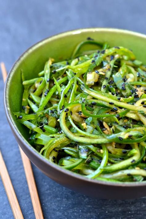 Cucumber Spaghetti, Cucumber Noodle Salad, Sesame Noodle Salad, Sesame Noodle, Cucumber Noodles, Great Salad Recipes, Asian Inspired Salad, Paleo Dishes, Sesame Noodles