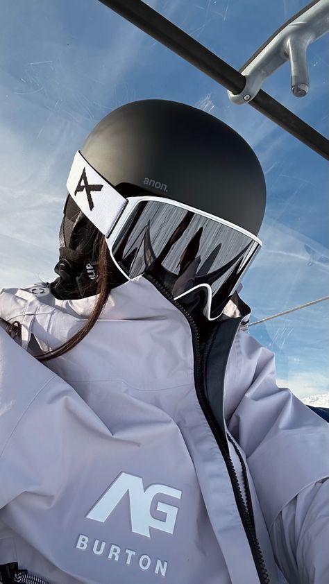 Snow Boarding Aesthetic, Ski Trip Outfit, Skiing Aesthetic, Ski Aesthetic, Snowboarding Trip, Dark Beauty Photography, Snow Trip, Super Rich Kids, Trip Outfits