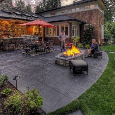 Oval fire pit, if you made your own you can make any shape. Patio With Fire Pit, Large Pavers, Terrasse Design, Deck Fire Pit, Concrete Patio Designs, Concrete Patios, Cheap Patio, Stamped Concrete Patio, Decor Videos