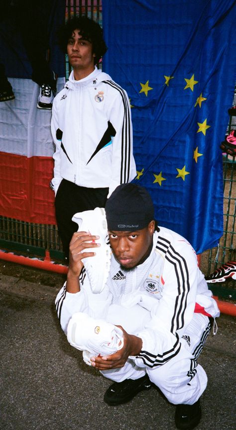 Retro Aesthetic Outfits Men, Skepta Outfit, Real Madrid Outfit, Footballer Fits, Adidas Men Outfit, Skepta Tailwind, Retro Aesthetic Outfit, Tracksuit Football, Nike Skepta