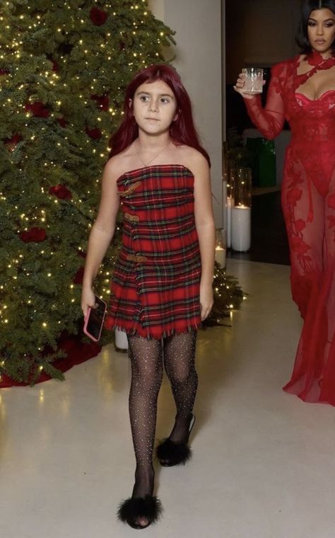 Kourtney Barker, Mom And Daughter Outfits, Jenner Kids, Penelope Disick, Jessica Hall, Family Cute, Famous Kids, Kardashians Jenner, Daughter Outfits