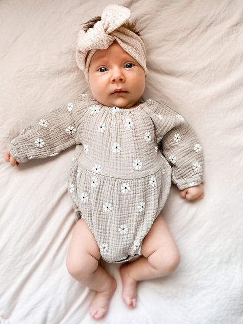 Easter Newborn Outfit, Baby Easter Outfit Girl, Newborn Baby Shopping, Baby Easter Pictures, Outfit With Tights, Baby Easter Outfit, Easter Outfit For Girls, Aesthetic Baby