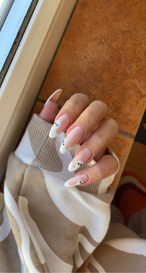 White Ghost Nails, Nails With Ghosts, Halloween Ghost Nails, Nails Milky, Milky White Nails, Ghost Nails, White Ghost, Milky White, Halloween Ghost