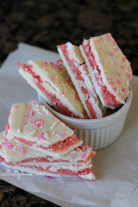 White Chocolate Strawberry Truffle Bark luscious, creamy, exquisite Strawberry Bark, Bark Recipes Easy, Strawberry Truffle, White Chocolate Bark, Chocolate Bark Recipe, White Chocolate Strawberries, Candy Bark, Bark Recipe, Soap Handmade