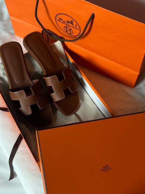 Oran Hermes Sandals, Brown Hermes Sandals, Sandals Hermes, Hermes Slippers, Asthetic Pics, Shoes Wishlist, Hermes Sandals, Bali Style Home, Hermes Oran Sandals