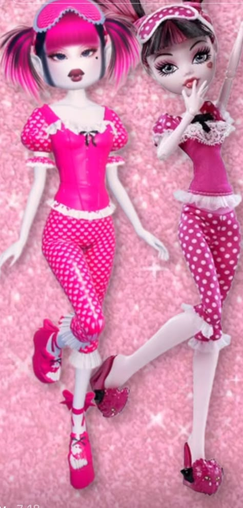 Draculaura Dead Tired, Sleep Outfit, Ugly Betty, Going To Sleep, Aesthetic Roblox Royale High Outfits, Sleep Dress, Pink Acrylic Nails, Game Dresses, Cookie Run