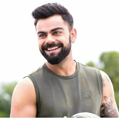 Virat Kohli hairstyles Virat Kohli Images, Virat Kohli Beard, Virat Kohli Hairstyle, Virat And Anushka, Sports Bra Outfit, Sports Fashion Men, Virat Kohli Wallpapers, Sport Chic Style, Sports Personality