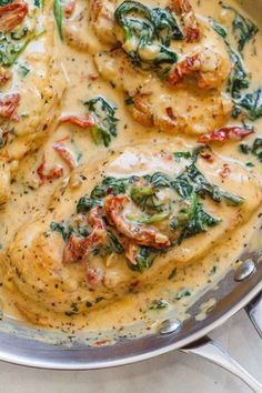 Chicken with Spinach in Creamy Parmesan Sauce - An easy one-pan dish that will wow the entire family for dinner! Creamy Chicken Breast Recipes, Chicken With Spinach, Barbecue Chicken Recipe, Creamy Parmesan Sauce, Homemade Barbecue Sauce, Chicken Breast Seasoning, Parmesan Sauce, Tuscan Chicken, Creamy Parmesan