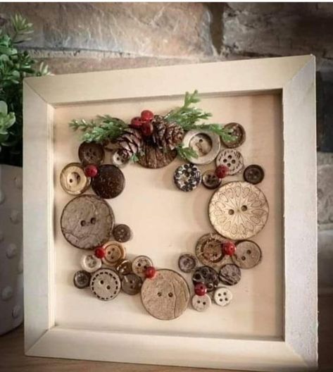 Upcycled Jewelry Ornaments, Antique Button Display Ideas, Button Wreaths Christmas, Alzheimers Art Projects, Shank Button Crafts, Crafts With Old Buttons, Button Art Christmas Tree, What To Do With Old Buttons, Button Wreath Craft