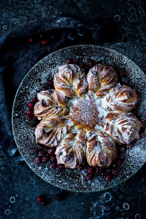 Cranberry Almond Star Bread with Cardamon- a delicious cozy winter treat, perfect for the holidays. | www.feastingathome.com #solstice Star Bread, Almond Bread, Cranberry Almond, Cranberry Bread, Winter Treats, Happy Belly, Dough Ingredients, English Breakfast, Sweet Bread