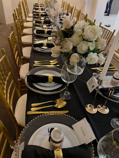 Black Gold Dinner Party, Private Dinner Party Decor, Black And Gold Birthday Dinner, Black And Gold Dinner Party, Events Backdrop, White Party Theme, Gold Table Setting, Private Dinner, Nagellack Trends