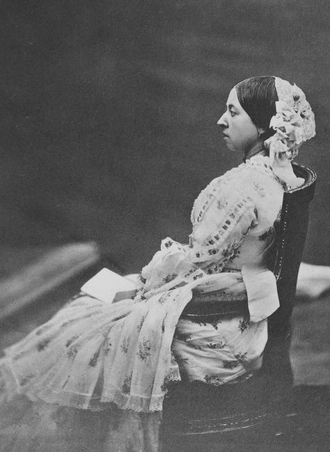 Queen Victoria as a young woman (1840s-50s) Victoria Reign, Young Queen Victoria, Queen Victoria Family, Queen Victoria Prince Albert, Victoria Prince, Queen V, John Brown, Royal Family England, Royal Queen