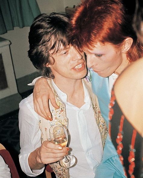 💕Mick Jagger and David Bowie in 1973 at the retirement party for Ziggy stardust💕 ————————————————————————- - 📷 “ Not only is this the last… Bowie T Shirt, Duncan Jones, The Velvet Underground, Rock Aesthetic, 70s Aesthetic, Davy Jones, Jean Michel Basquiat, Ziggy Stardust, I'm With The Band