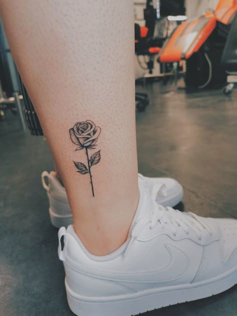 Flash Rose Tattoo, Rose Tattoo Ankle, Roos Tattoo, Hip Tattoo Quotes, Simple Rose Tattoo, Rose Tattoo On Arm, Rose Tattoos For Women, Small Rose Tattoo, Ankle Tattoos For Women