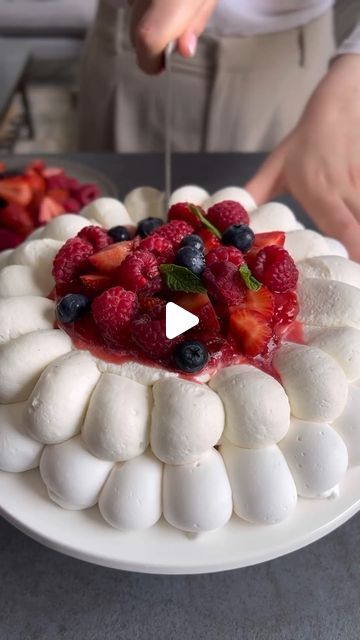 Home Cooks World on Instagram: "Classic Pavlova with Whipped Mascarpone and Strawberry Coulis by @adikosh_123  Meringue: 5 large/150 grams egg whites ¾ cup/150 grams sugar 1¼ cups/150 grams powdered sugar  Mascarpone whipped cream: 2 cups/500 milliliters heavy whipping cream 4 heaping tablespoons/100 grams mascarpone 3 tablespoons powdered sugar 1 teaspoon vanilla paste  Strawberry coulis: 1½ cups/200 grams frozen strawberries 4 tablespoons/50 grams sugar 2 tablespoons lemon juice  Toppings: Fresh berries Mint leaves  Meringue: Preheat the oven to 175°F (80°C). In a mixer bowl with a whisk attachment, whisk the egg whites until a white foam begins to form. Gradually add the sugar and continue whipping on high speed for 7 to 10 minutes until a smooth, shiny, and stiff meringue forms. Sift t Strawberry Coulis, Whipped Mascarpone, Mascarpone Whipped Cream, Baked Meringue, Pavlova Cake, Pavlova Recipe, Sweet Dishes Recipes, Vanilla Paste, Cute Baking