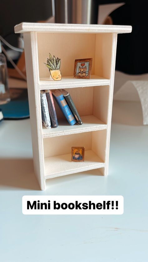 Diy Tiny Books Template, Bookish Crafts Diy, Diy Miniature Bookshelf, Mini Bookshelf Diy, Diy Mini Bookshelf, Miniature Books Diy, Tiny Bookshelf, Diy Dollhouse Books, Diy Tiny Books