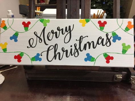 Painting Ideas Disney, Disney Christmas Crafts, Disney Xmas, Christmas Signs Diy, Disney Christmas Decorations, Christmas Disney, Painting Christmas, Signs Diy, Disney Home Decor