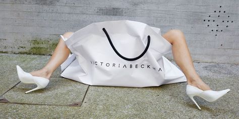 Victoria Beckham Recreates Her Iconic Shopping Bag Campaign 10 Years Later- HarpersBAZAAR.com Preppy Clothing Brands, Fashion Gone Rouge, Mode Editorials, Juergen Teller, London Fashion Weeks, Fashion Marketing, Fashion Advertising, Harper's Bazaar, Spice Girls