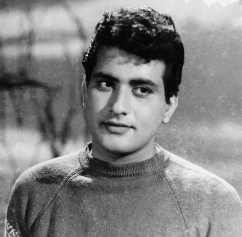 Old Bollywood Actors, Best Movies List, Manoj Kumar, Old Bollywood Songs, Bollywood Pictures, Film Icon, Bollywood Cinema, Latest Funny Videos, Bollywood Gossip