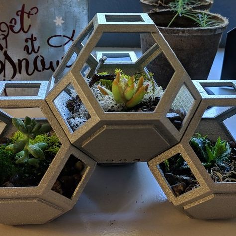 3D print Plantygon - Modular Geometric Stacking Planter for Succulents ・ Cults Garden Pyramid, Decor Business Ideas, Home Decor Business Ideas, Pyramid Planter, Geo Dome, Garden Screens, Garden Screening, Planter Design, Plant Ideas