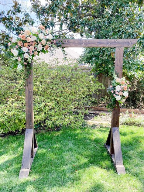 Backyard Arbor, Diy Wedding Arch Flowers, Diy Arbor, Diy Wedding Arbor, Jean Wedding, Diy Arbour, Ceremony Arbor, Wooden Wedding Arches, Diy Wedding Arch