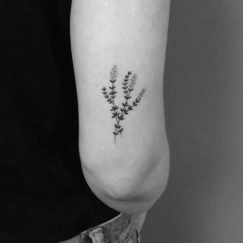 Hand-poked thyme tattoo on the back of the right arm Small Flower Tattoo, Stippling Tattoo, Tattoo On The Back, Tricep Tattoos, Thyme Flower, Stick Poke Tattoo, Hand Poked Tattoo, Poke Tattoo, Hand Poke