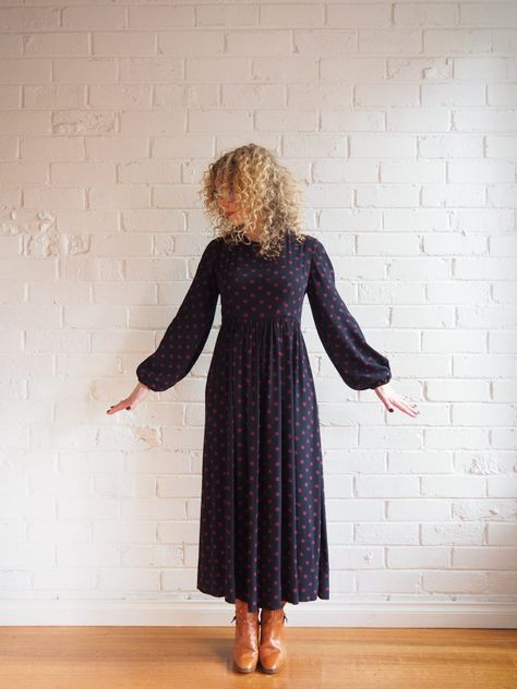 http://blog.tessuti.com.au/2018/08/vintage-vogue-2429-and-all-the-choices/ Winter Dress Pattern Sewing, Winter Dress Sewing Patterns, Long Sleeved Dress Pattern, Winter Dress Patterns, Viscose Dress Pattern, Winter Dress Pattern, Long Sleeve Dress Sewing Pattern, Long Dress Sewing Patterns, Winter Sewing Patterns