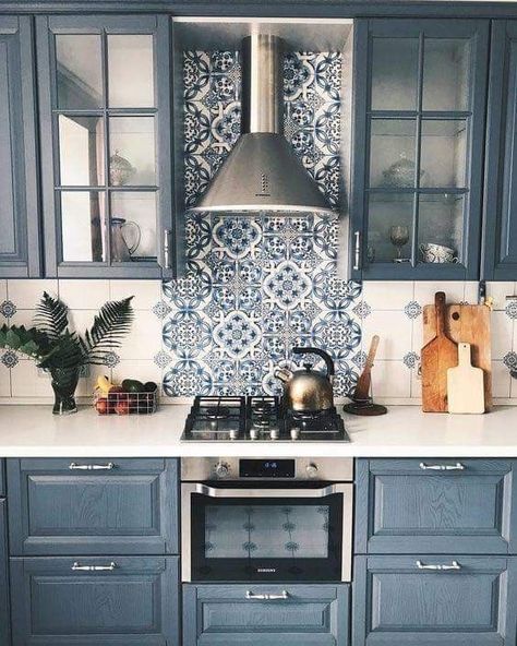 Kabinet Dapur, Home Decor Hacks, Blue Cabinets, Dark Kitchen Cabinets, Interior Modern, Blue Kitchens, Trendy Kitchen, Easy Home Decor, Dream Decor