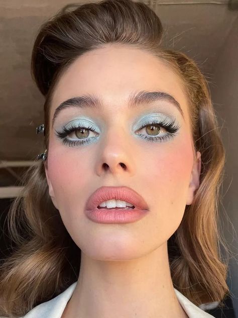 25 1960s-Inspired Makeup Looks That Have That Timeless Feel You Love 1960 Makeup, 60s Inspired Makeup, 60s Eye Makeup, Turquoise Eyeliner, Baby Blue Eyeshadow, Turquoise Eyeshadow, 1960s Makeup, Disco Makeup, 60s Makeup