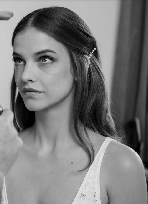 Bridal Hair Down Long Straight, Barbara Palvin Hairstyle, Barbara Palvin Wedding Hair, Barbra Palvin Hair, Barbra Palvin Wedding, Wedding Hairstyle Straight Hair, Wedding Hairstyles Aesthetic, Wedding Straight Hair, Red Carpet Hairstyles For Long Hair