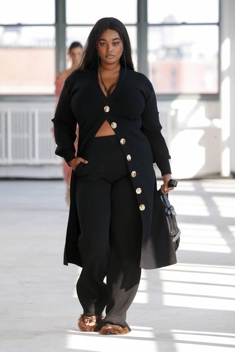 7 Trouser Styling Ideas I Love for 2022 | Who What Wear UK Cardigan And Pants Outfit, Oxford Bags Trousers, Trousers Runway, Metal Mesh Dress, Blue Oxford Shirt, Oxford Bags, Plus Size Cardigan, Micro Miniskirt, High Waist Fashion