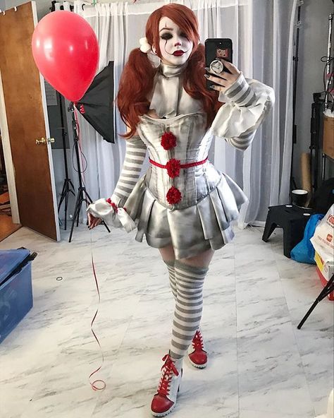 Female Pennywise Costume, Annabelle Costume, Pennywise Halloween Costume, Clown Costume Women, Halloween Circus, Halloween Costume Ideas For Women, Costume Ideas For Women, Halloween Coustumes, Hot Halloween Outfits