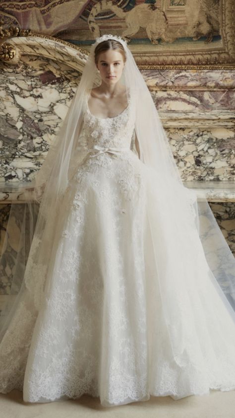 Elie Saab Wedding Dress, Elie Saab Bridal, Wedding Dress Silhouette, Ellie Saab, Elie Saab Fall, Neck Wedding Dress, White Wedding Dress, A Wedding Dress, Bridal Fashion Week