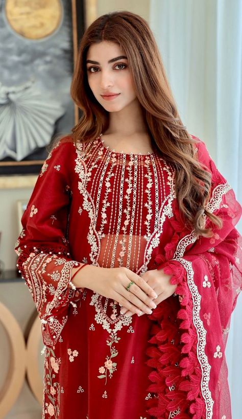 New Dpz, Red Saree Wedding, Kinza Hashmi, Background Remove, Tv Streaming, Beautiful Pakistani Dresses, Pakistani Dress, Red Saree, Photo Pose For Man