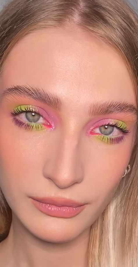 Bright Green Makeup Looks, Pink Green Eye Makeup, Green And Pink Makeup Looks, Pink And Green Eyeshadow Looks, Pink And Green Eye Makeup, Green And Pink Makeup, Pink And Green Eyeshadow, Pink And Green Makeup, Yellow Makeup