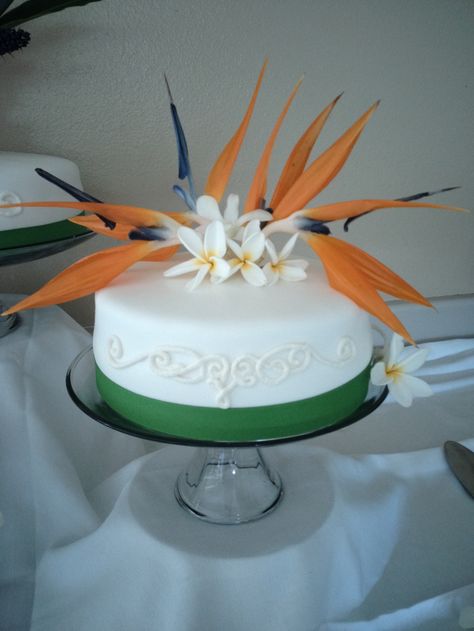 Flower Birthday Cake Ideas, Bird Of Paradise Yoga, Bird Of Paradise Pose, Bird Of Paradise Tattoo, Bird Of Paradise Wedding, Flower Birthday Cake, Tropical Wedding Centerpieces, Paradise Painting, Bird Of Paradise Flower