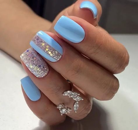 Nail Designs Summer Oval, Ocean Blue Nail Designs, Nail Designs Oval, Vacation Nails Ideas, Beach Dip, Oval Nail Designs, Vacation Nail Ideas, Oval Nail, Oval Nails Designs