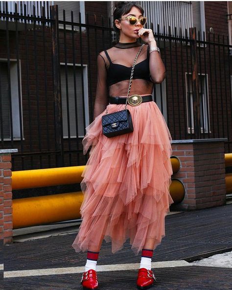 Ball Culture Fashion, Tulle Skirt Concert Outfit, Tulle Skirt Festival Outfit, Tule Skirt Outfit, Hot Pink Tulle Skirt, Mesh Skirt Outfit, Tulle Skirt Fashion, Tulle Mini Skirt, Trend Aesthetic