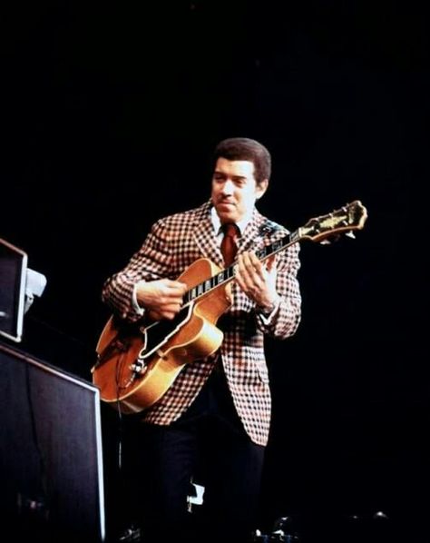 Kenny Burrell Dance Studio Floor, Jazz Portraits, Jazz History, Kenny Burrell, Blues Musicians, Jazz Artists, Archtop Guitar, Jazz Guitar, Jazz Band