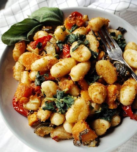 Easy Gnocchi, Fried Gnocchi, Pan Fried Gnocchi, Gnocchi Dishes, Cream Sauce Pasta, Oven Vegetables, Cream Pasta, Sage Butter, Veggie Delight